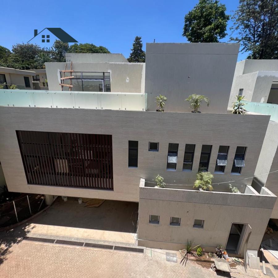 5 Bed Townhouse with En Suite at Lavington - 4
