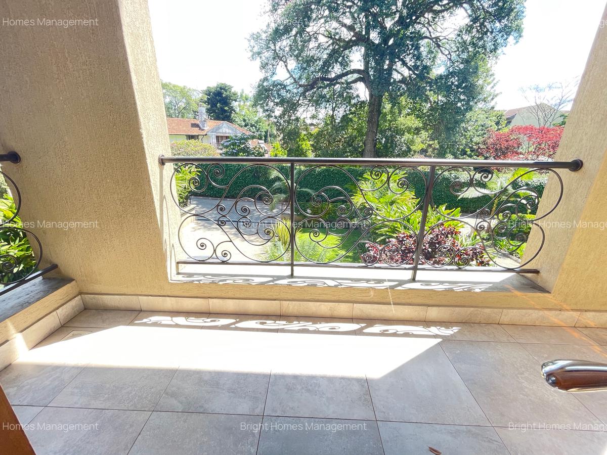 5 Bed Townhouse with En Suite in Lavington - 4