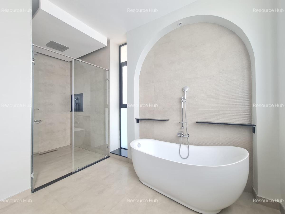 5 Bed House with En Suite at Nyari - 5