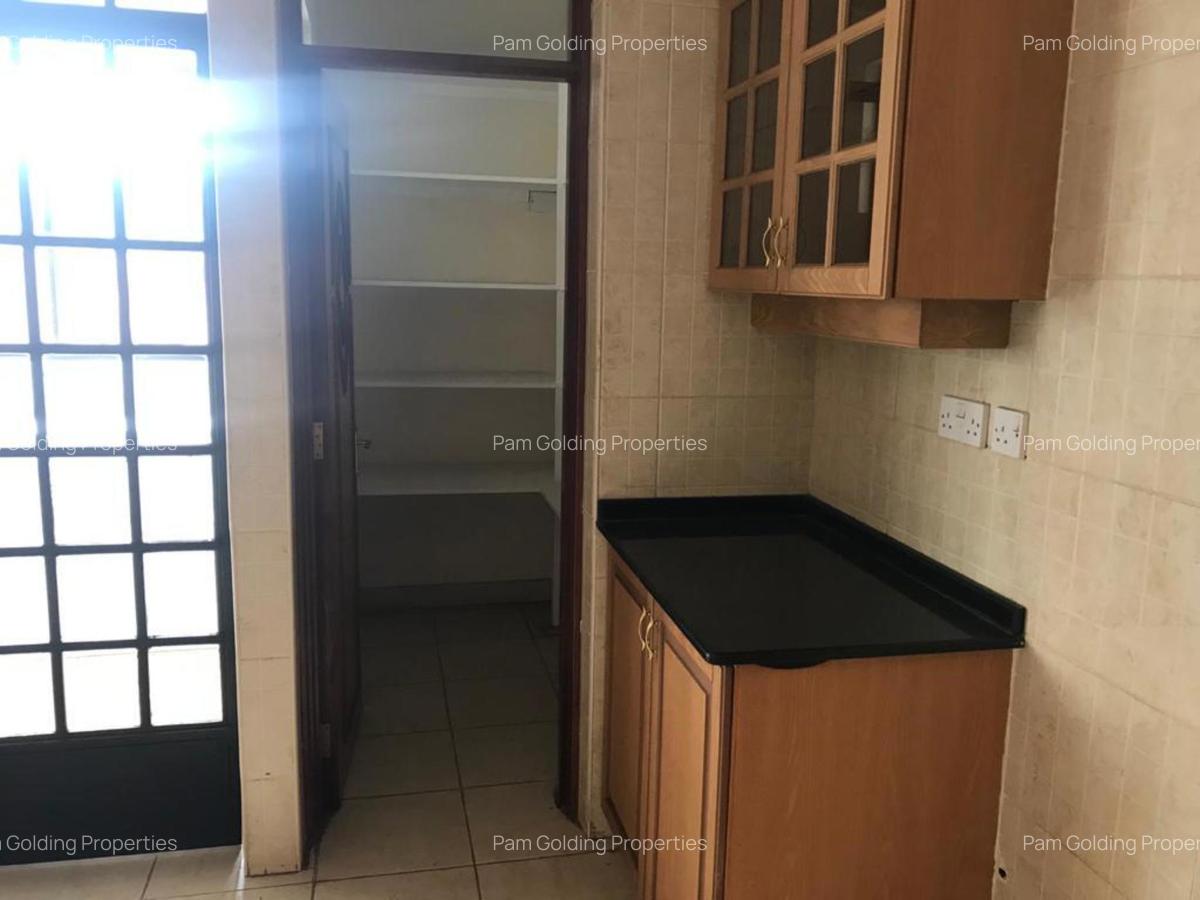 3 Bed Apartment with En Suite in Westlands Area - 12