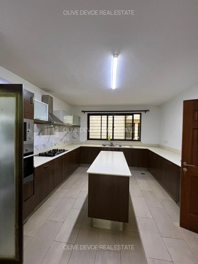 5 Bed Townhouse with En Suite in Lavington - 5