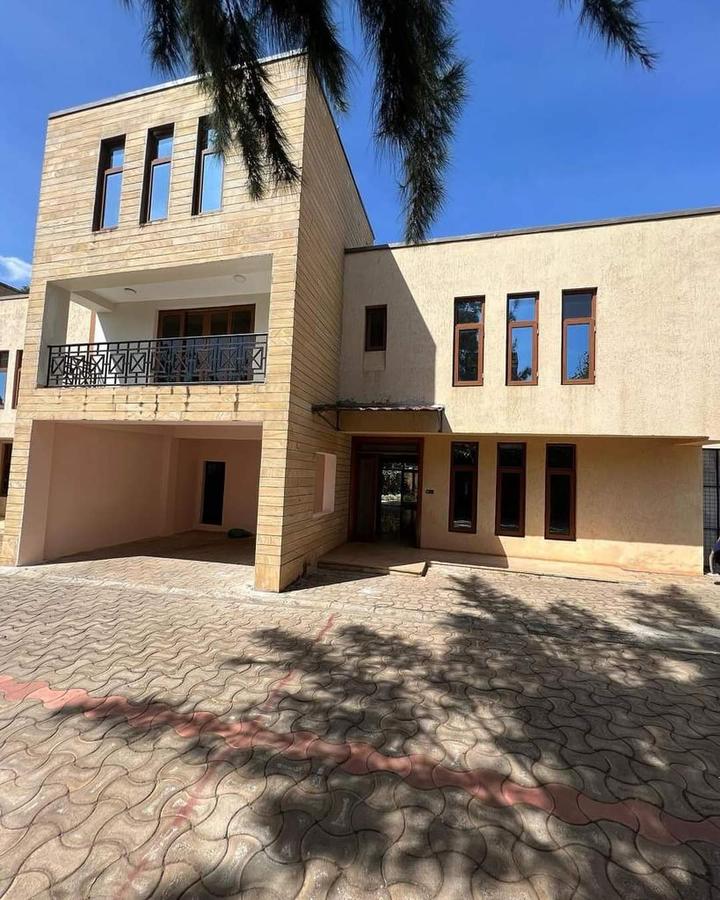 5 Bed Townhouse with En Suite at Lavington