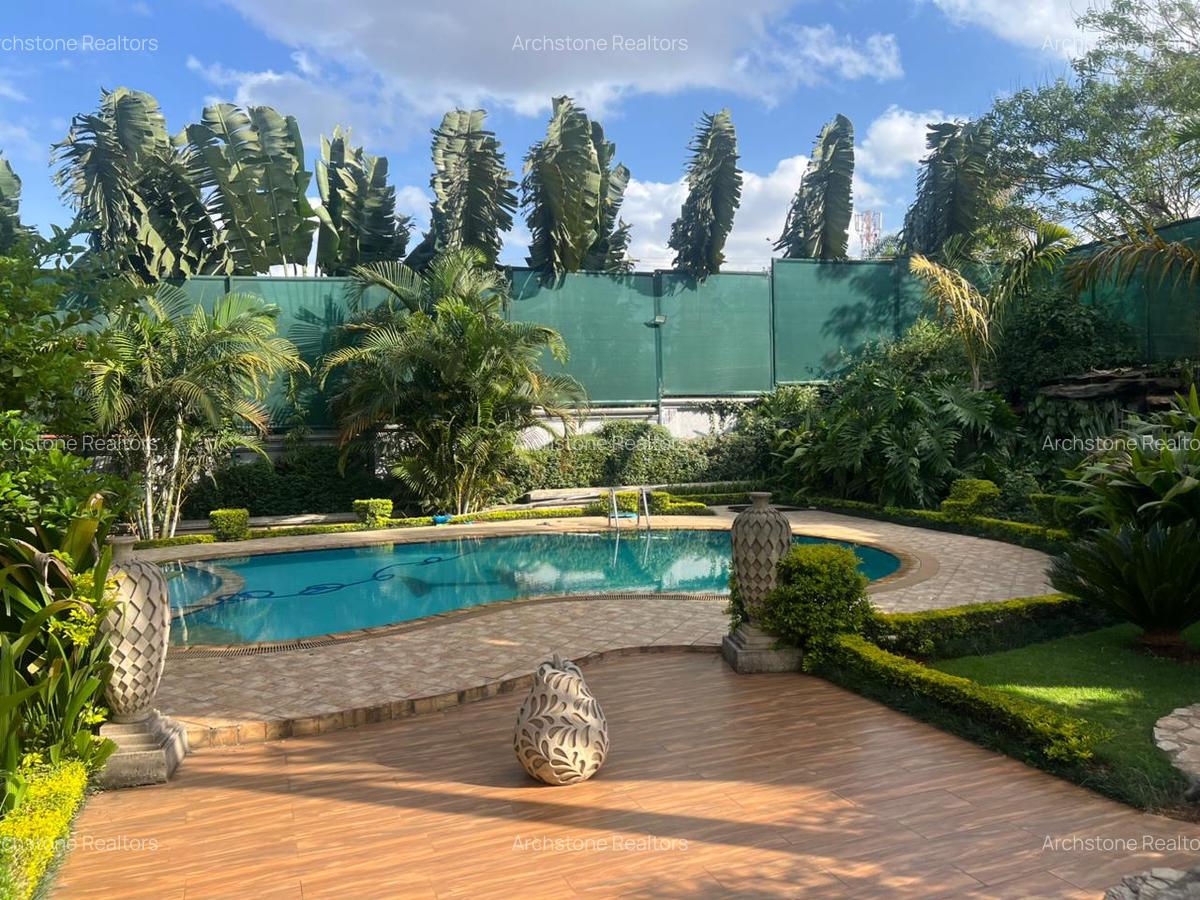 5 Bed House with En Suite in Runda - 20