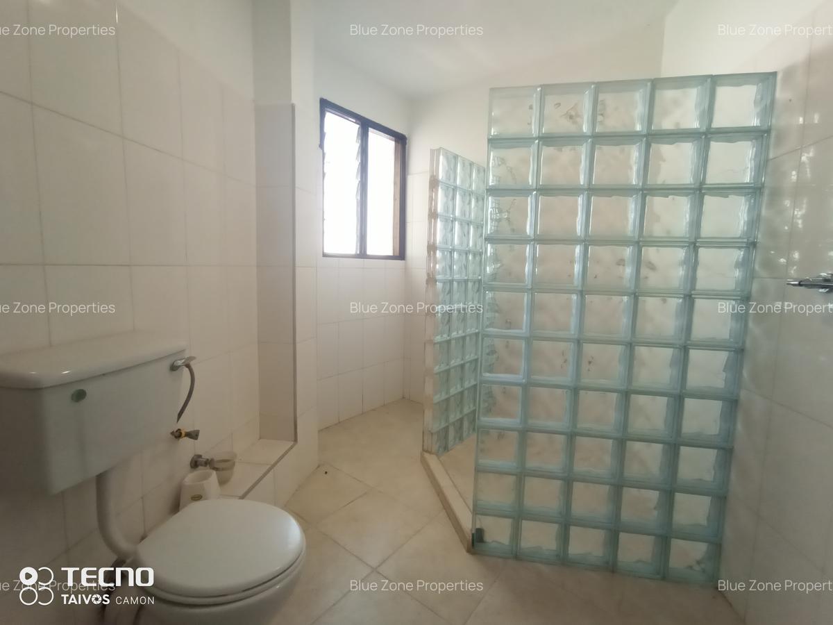 5 Bed House with En Suite at Off Un Avenue - 10