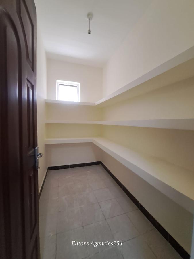 2 Bed Apartment with En Suite at Hatheru Road - 6