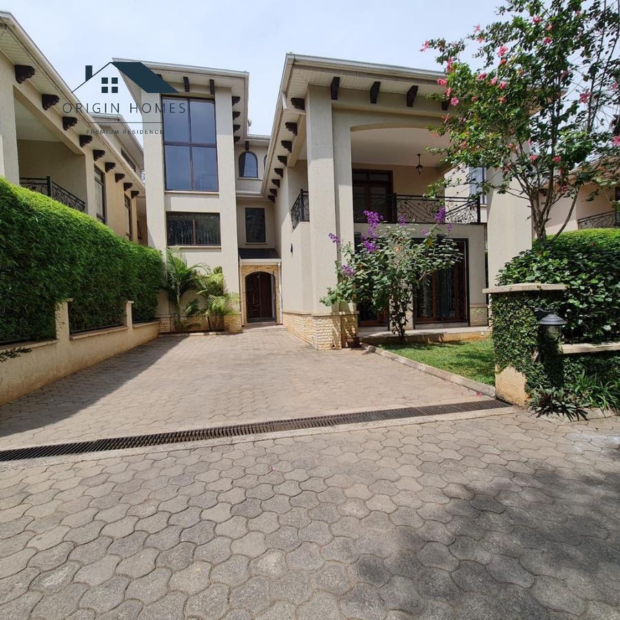 5 Bed House with En Suite at Lavington - 1