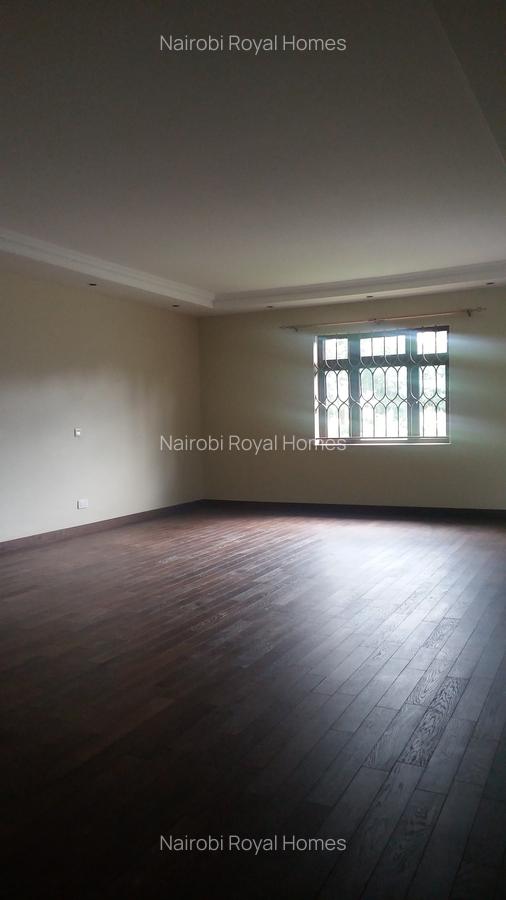 5 Bed House with En Suite at Flem Tree - 8