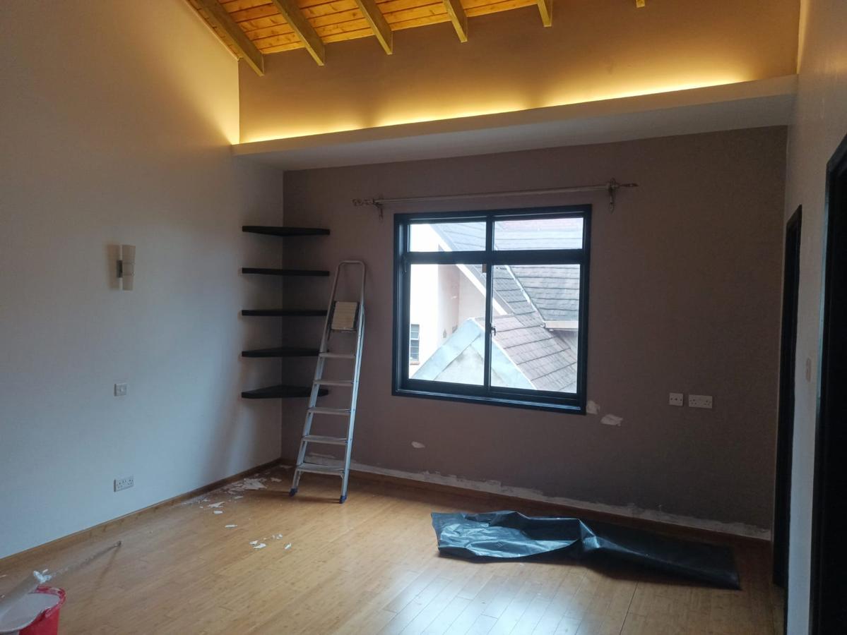 5 Bed Townhouse with En Suite at Lavington - 5