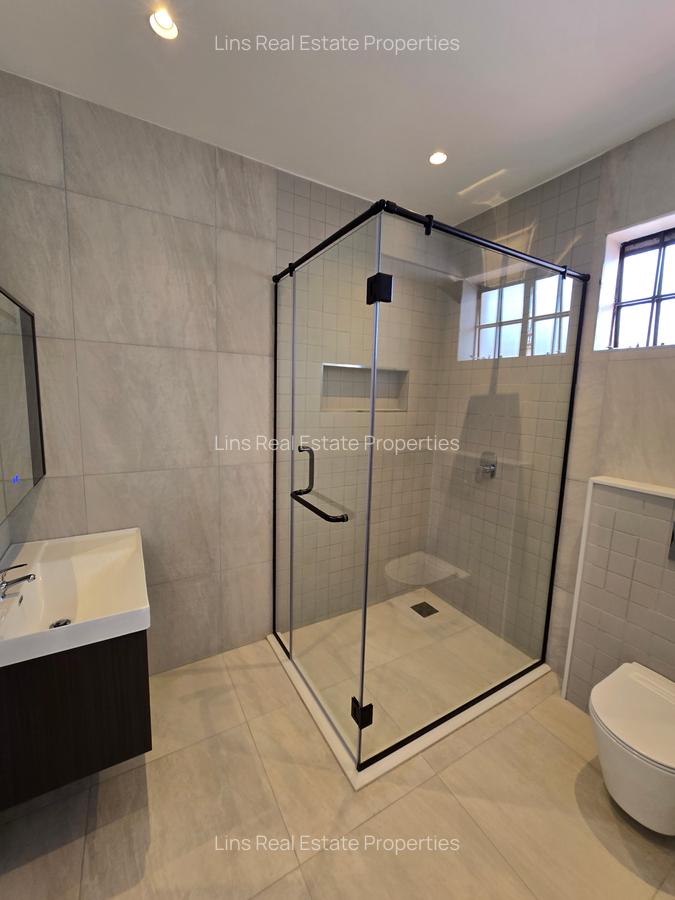 4 Bed Townhouse with En Suite in Brookside - 5