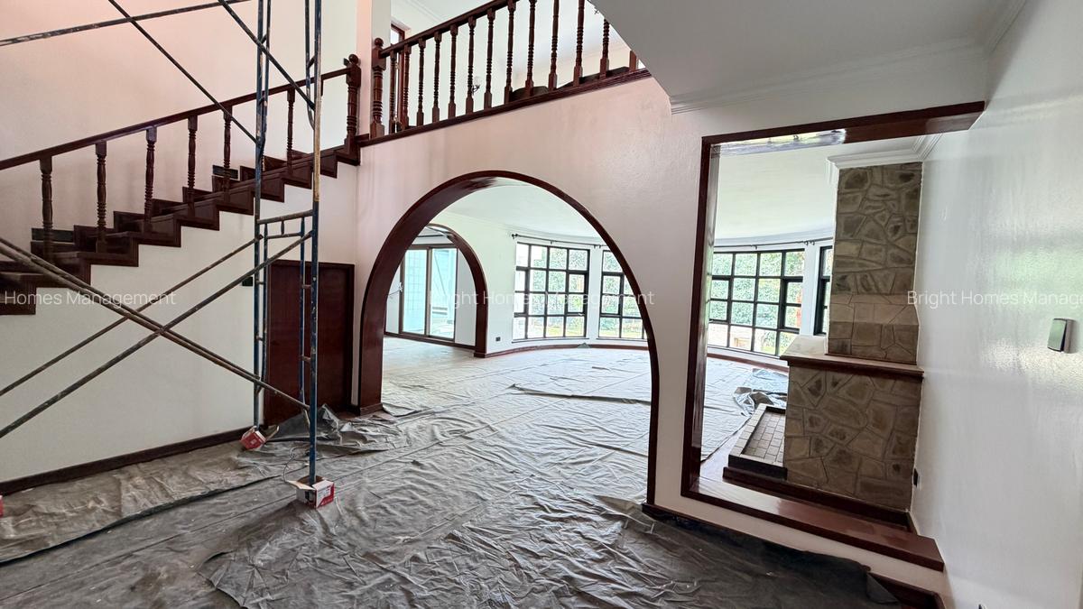 5 Bed Villa with En Suite in Windsor - 11