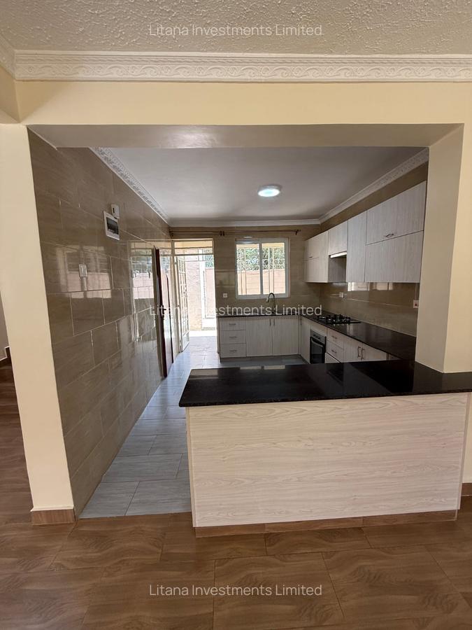 4 Bed Townhouse with En Suite at Gateway Mall - 7