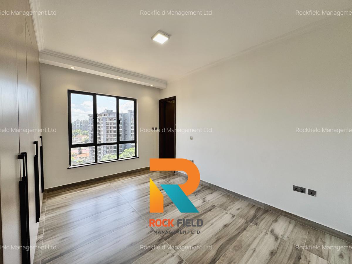 2 Bed Apartment with En Suite in Brookside - 9