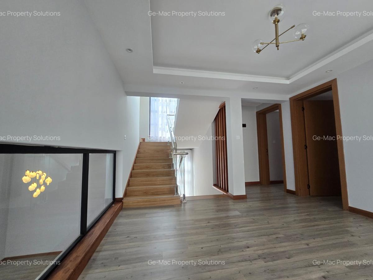 4 Bed House with En Suite in Membley - 18