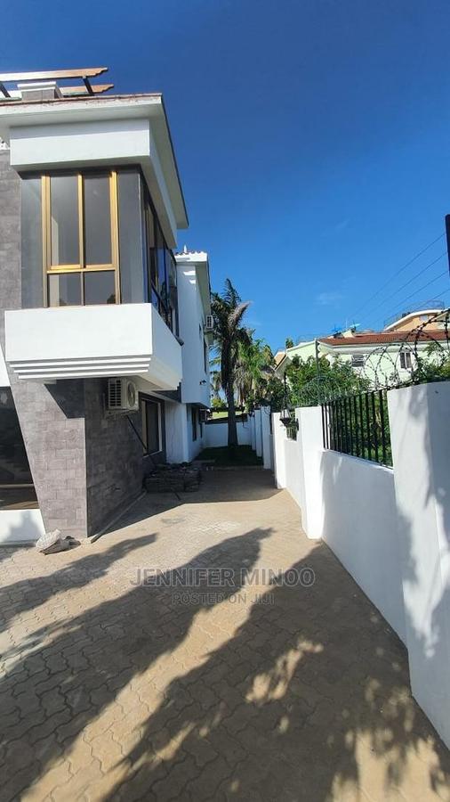 4 Bed Townhouse with En Suite at Nyali - 2