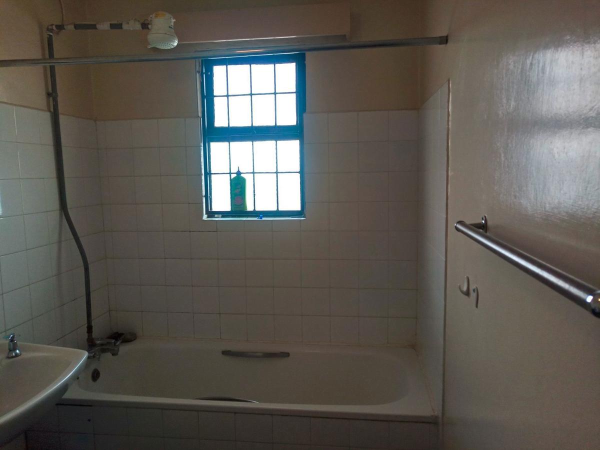 3 Bed Apartment with En Suite in Embakasi - 11