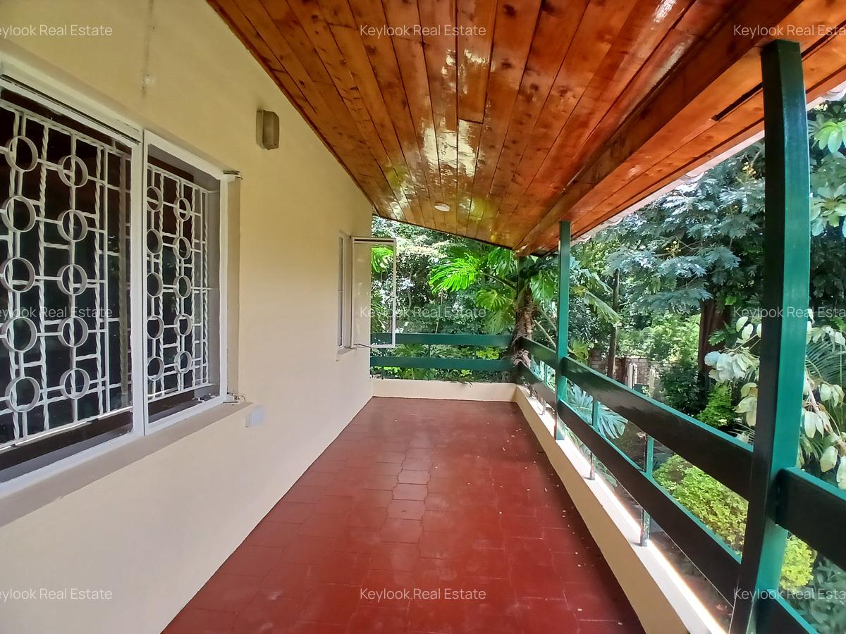 5 Bed House with En Suite at Lavington - 16