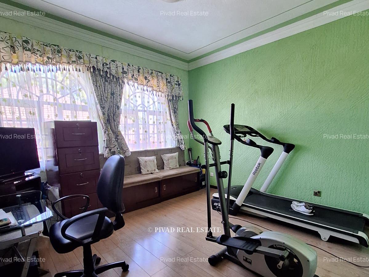 5 Bed Townhouse with Garden in General Mathenge - 2