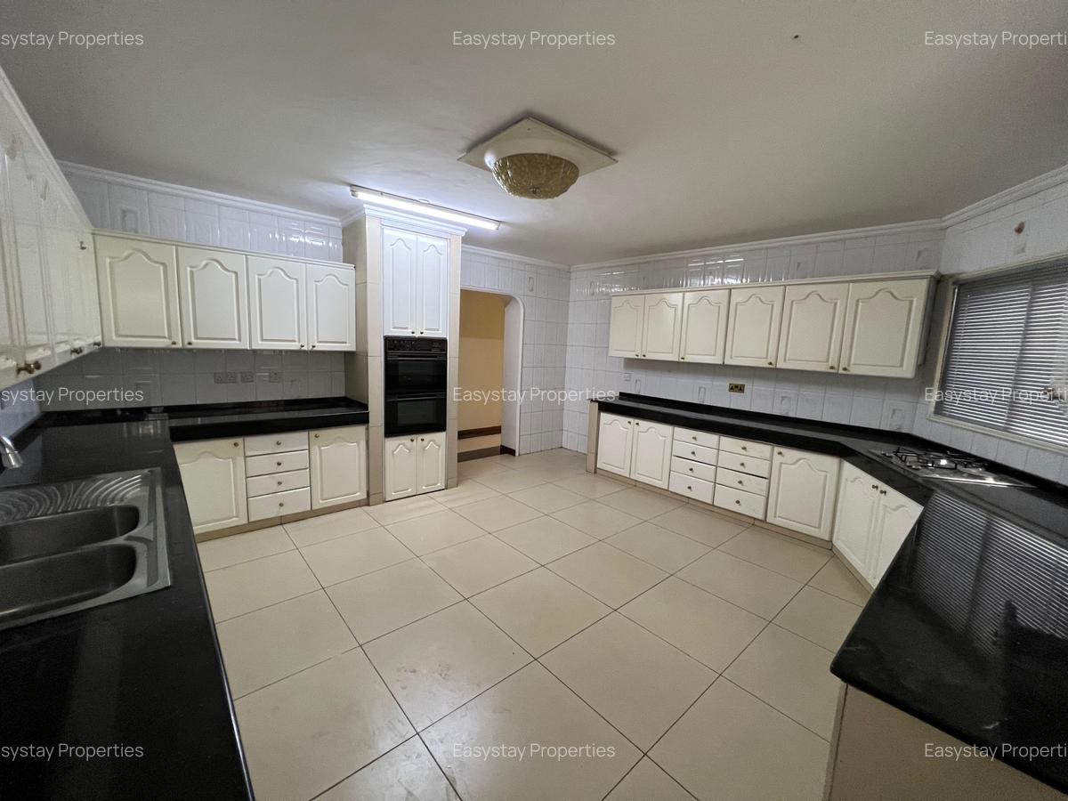 4 Bed Townhouse with En Suite in Westlands Area - 5