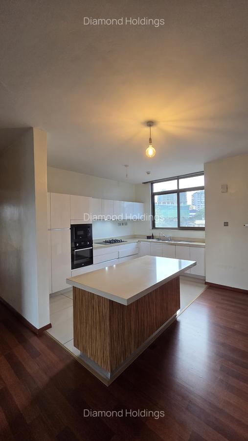 3 Bed Apartment with En Suite at Parklands - 10