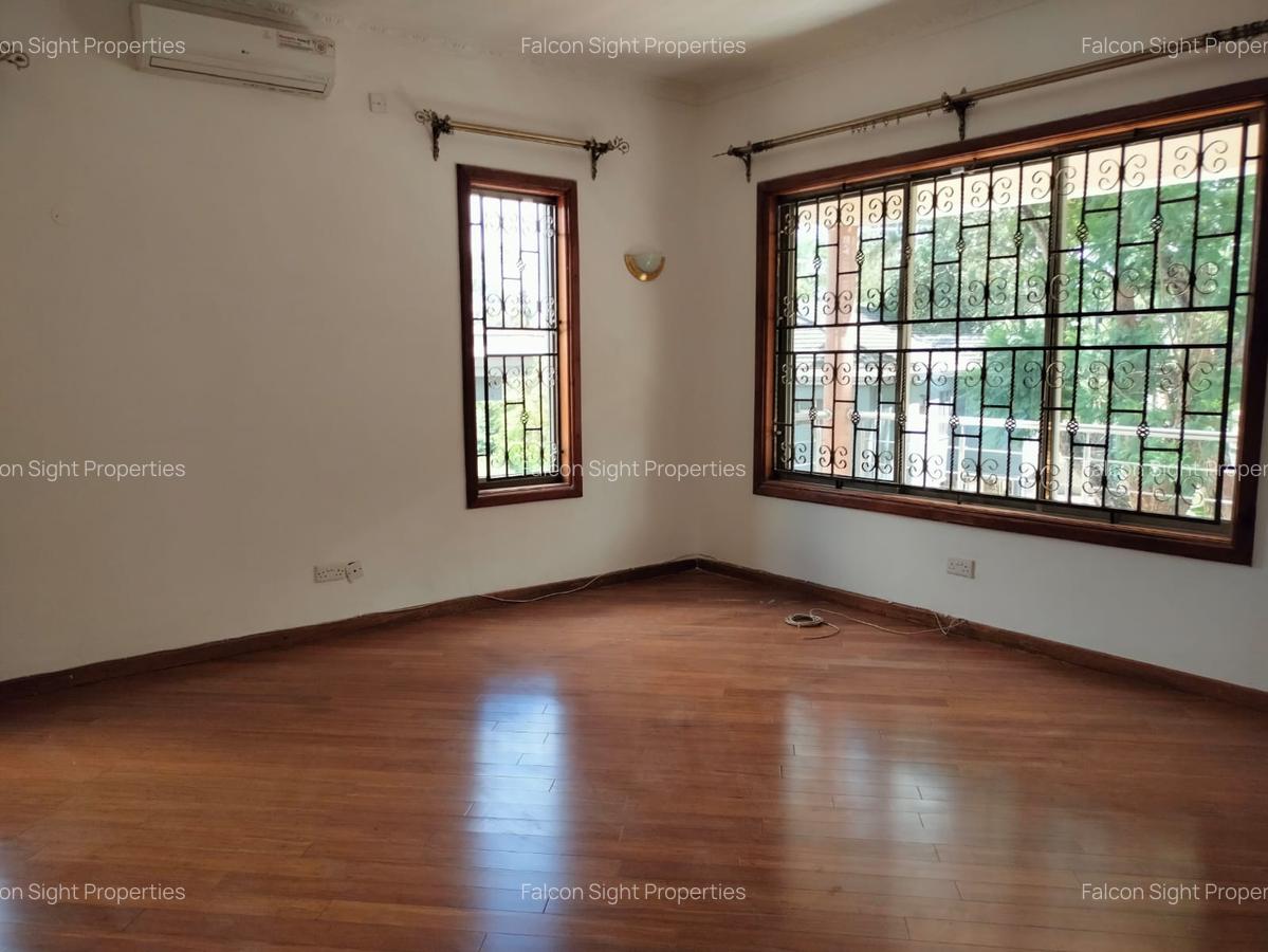 5 Bed Townhouse with Garden at Easy Access To Peponi Road - 13