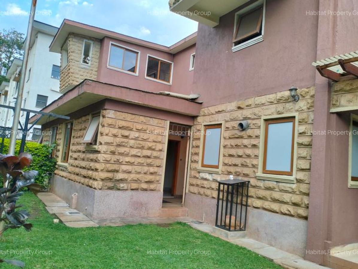 5 Bed House with En Suite in Lavington - 13