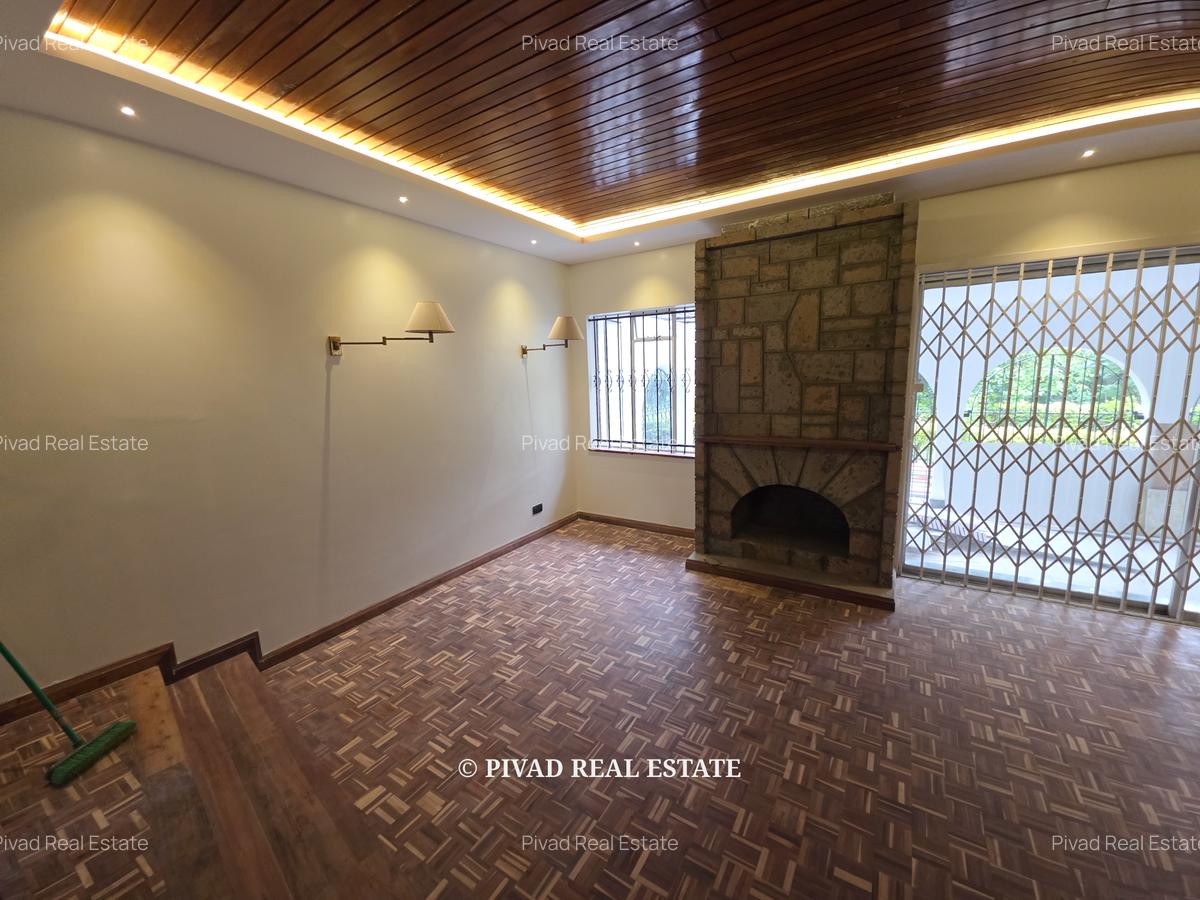 4 Bed House with Garden in Rosslyn - 4