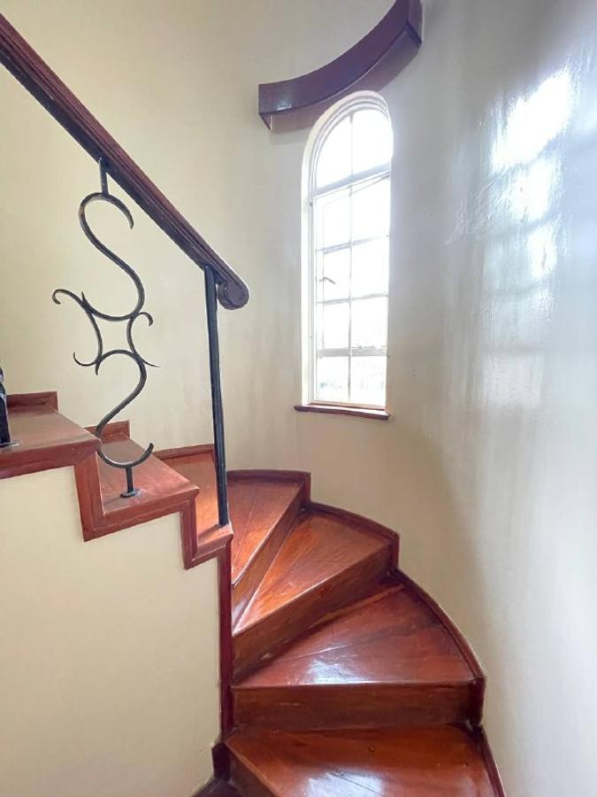 5 Bed Townhouse with En Suite in Rosslyn - 5