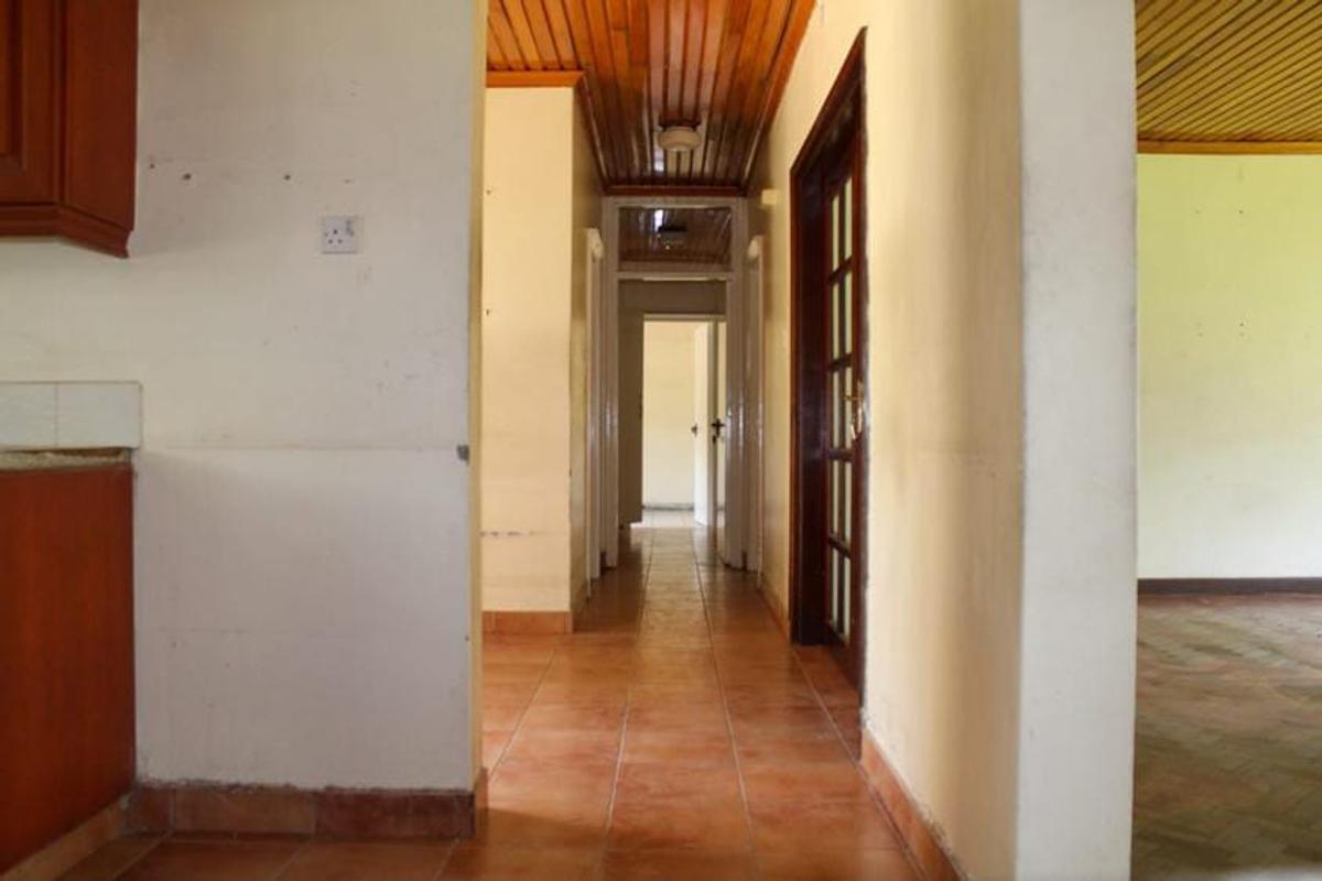 1,577 ft² Commercial Property with Service Charge Included at Hurlingham - 14