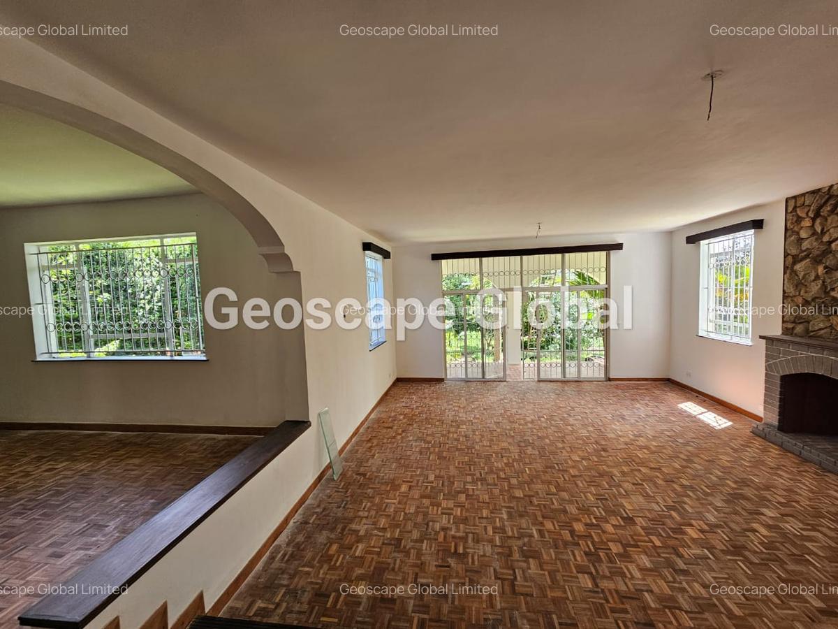 5 Bed House with En Suite in Runda - 11