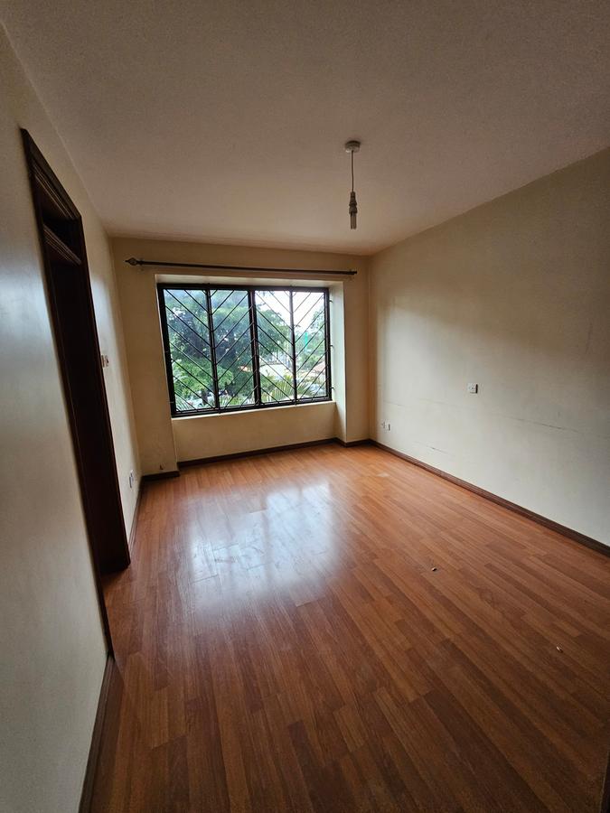 3 Bed Apartment with En Suite at Lavington - 8