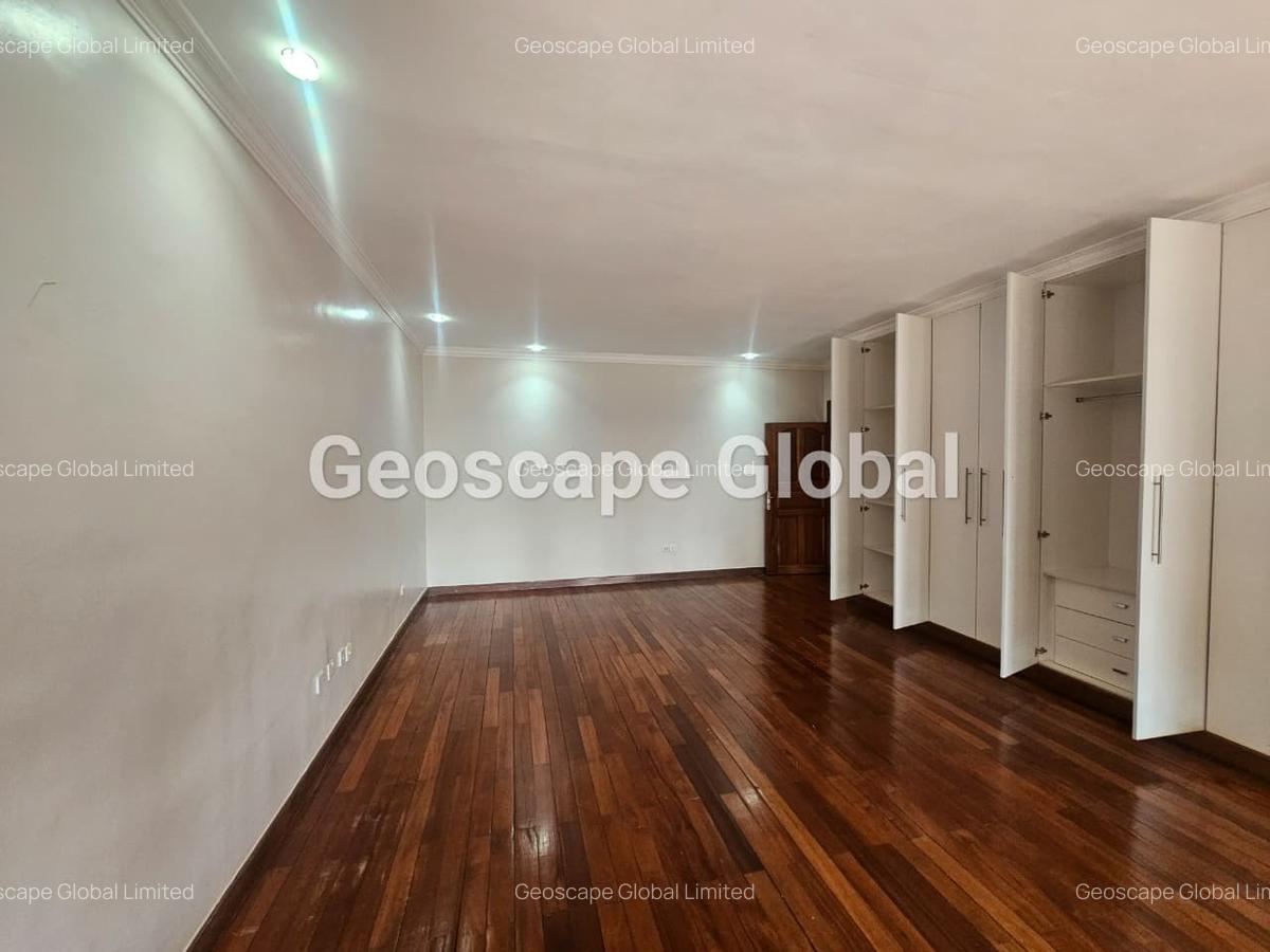 5 Bed House with En Suite in Runda - 9