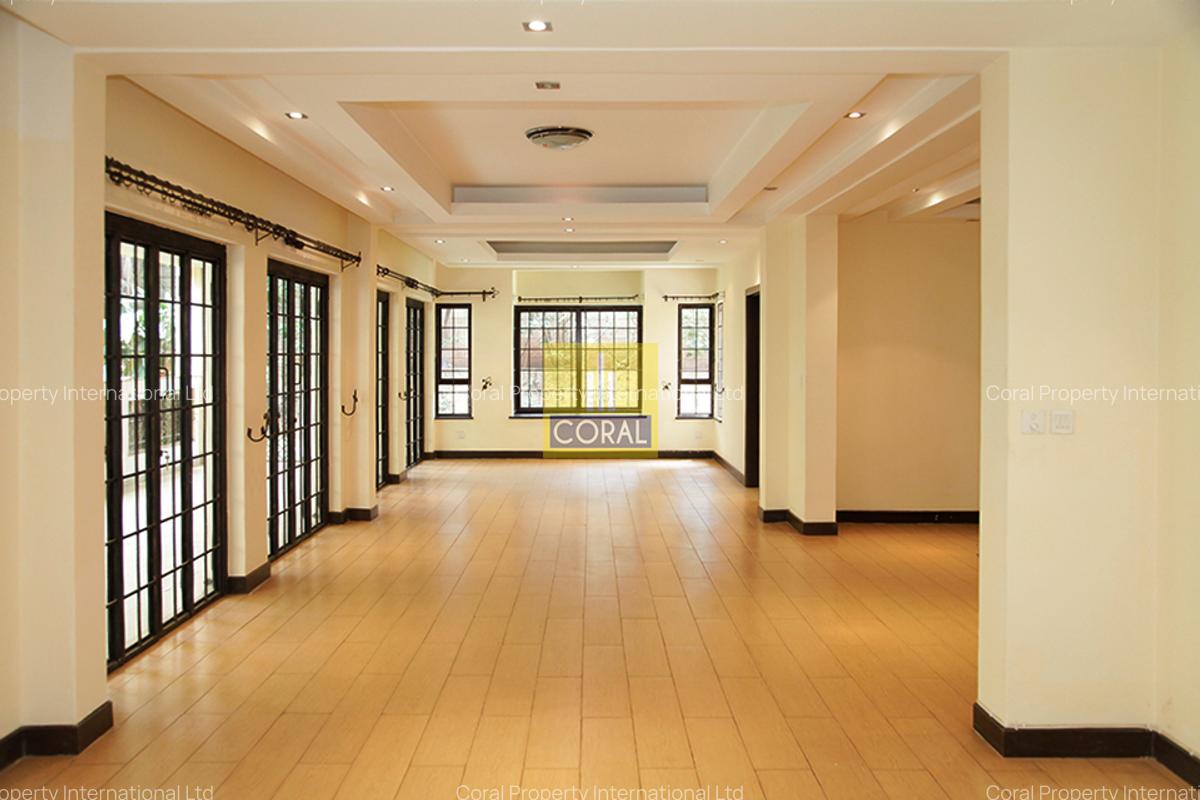 3 Bed Apartment in Riverside - 6