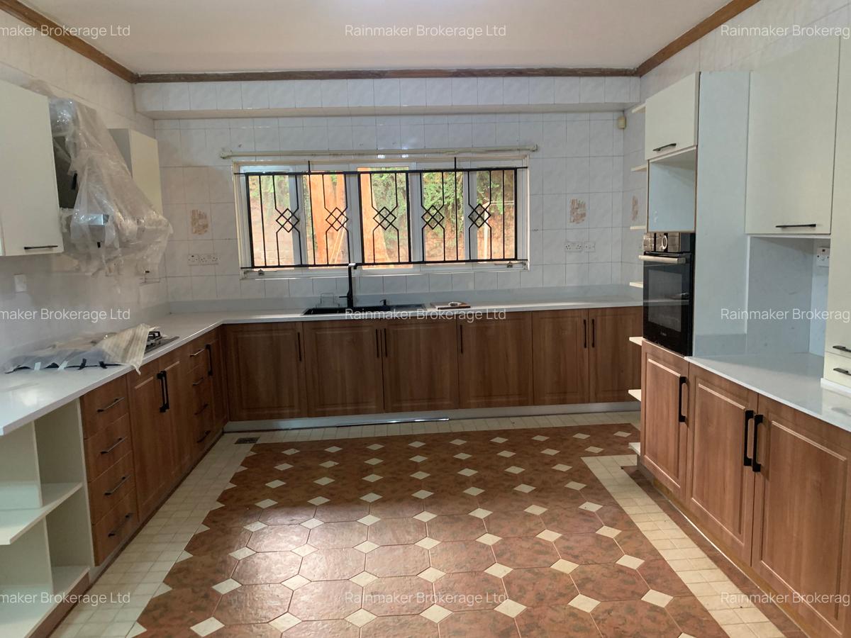 4 Bed House with En Suite at Crossroads - 8