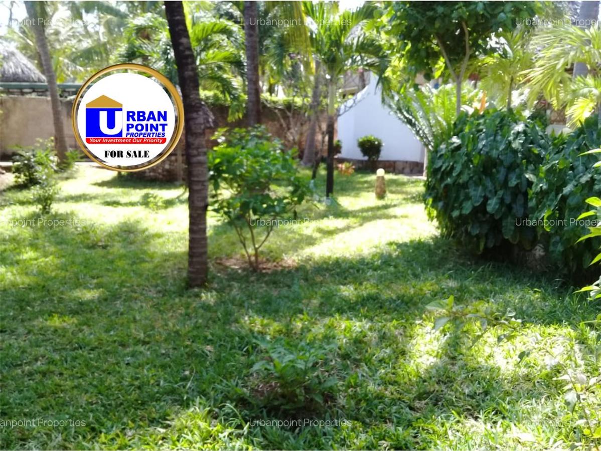 6 Bed House with En Suite in Watamu - 18