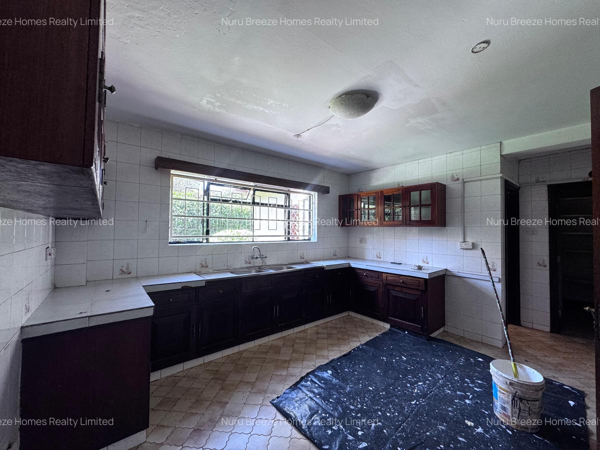 4 Bed House with En Suite in Nyari - 18