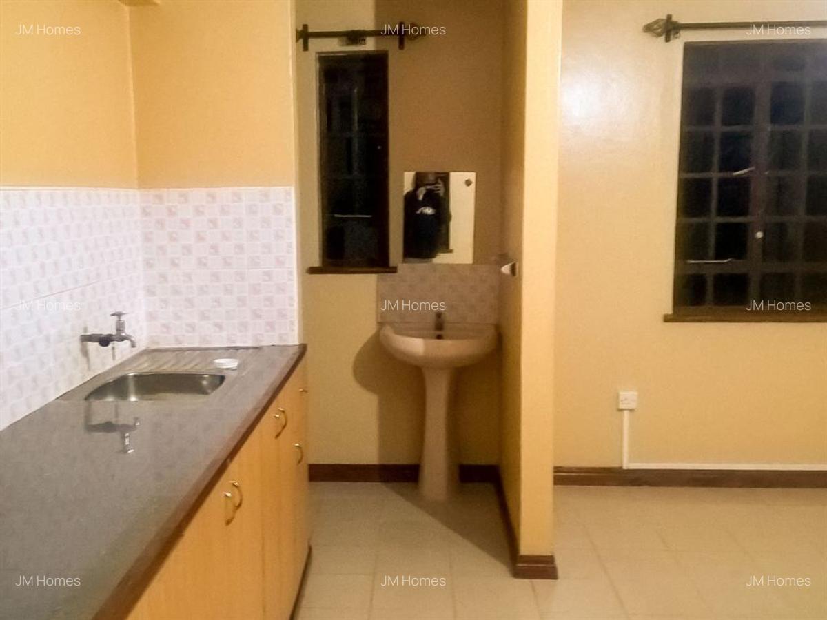 1 Bed Apartment with En Suite at Fair Acres Road - 6