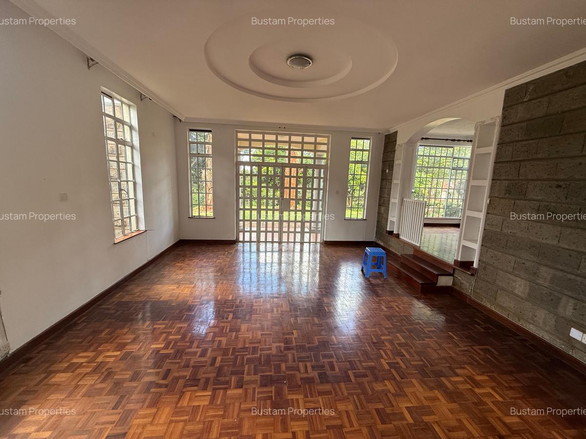 4 Bed Villa with En Suite in Rosslyn - 3