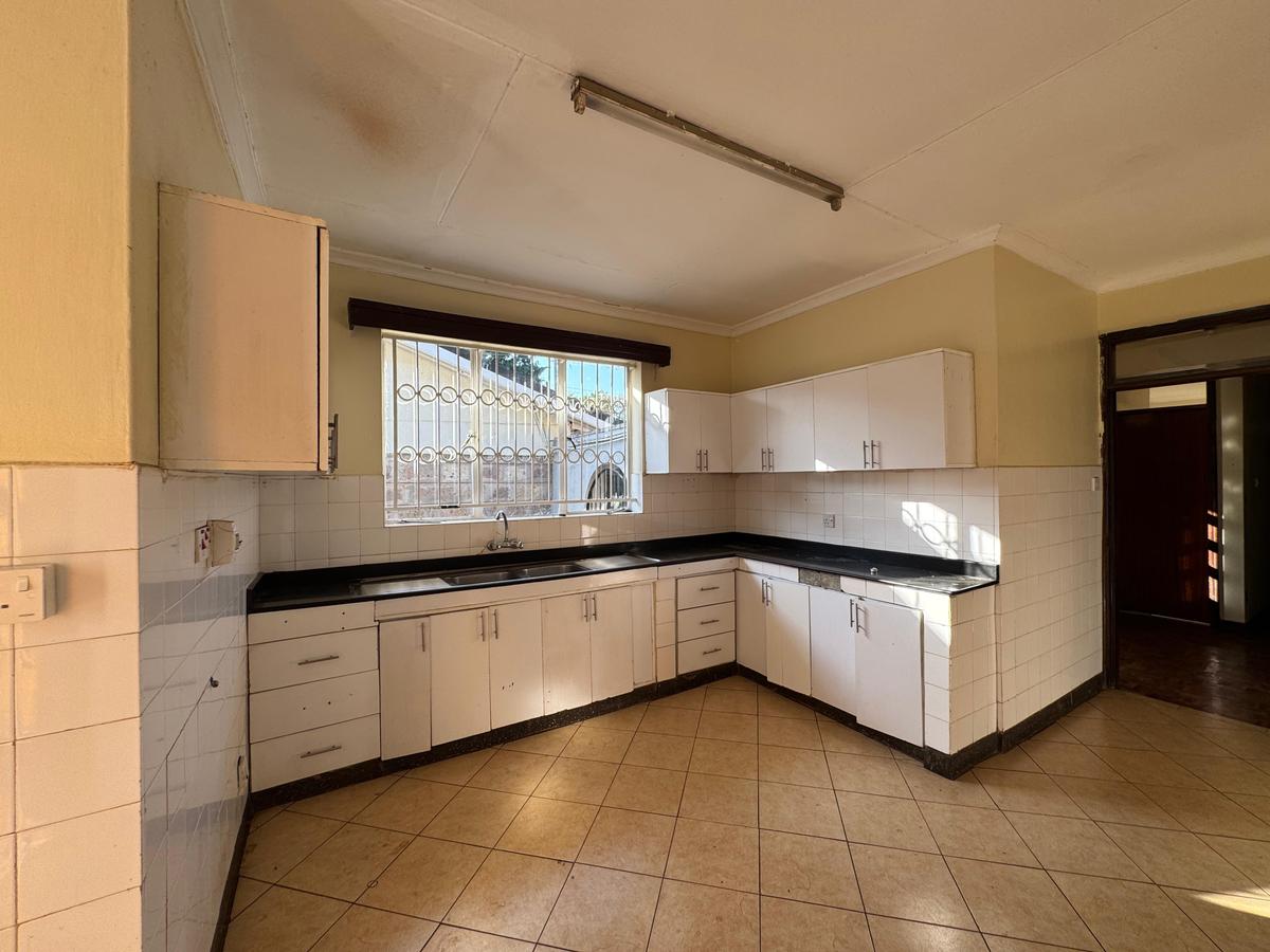 4 Bed House with En Suite in Runda - 6