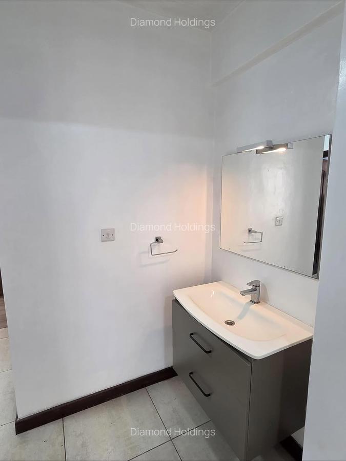 3 Bed Apartment with En Suite at Parklands - 5