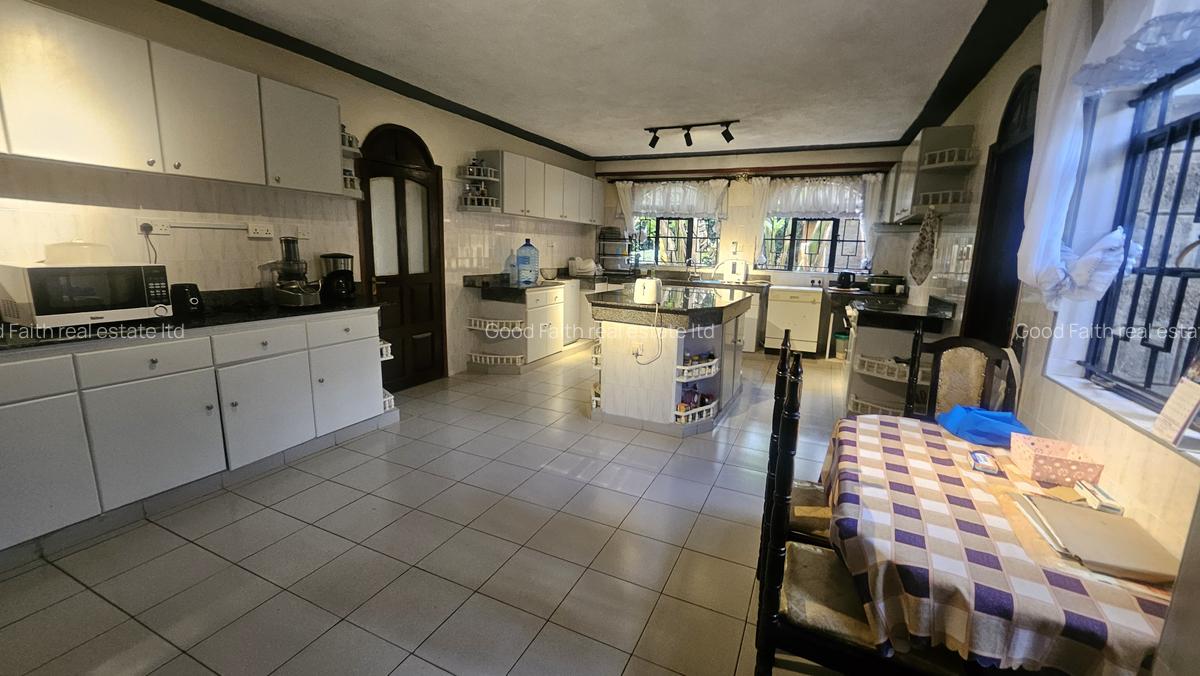 5 Bed House with En Suite in Runda - 7