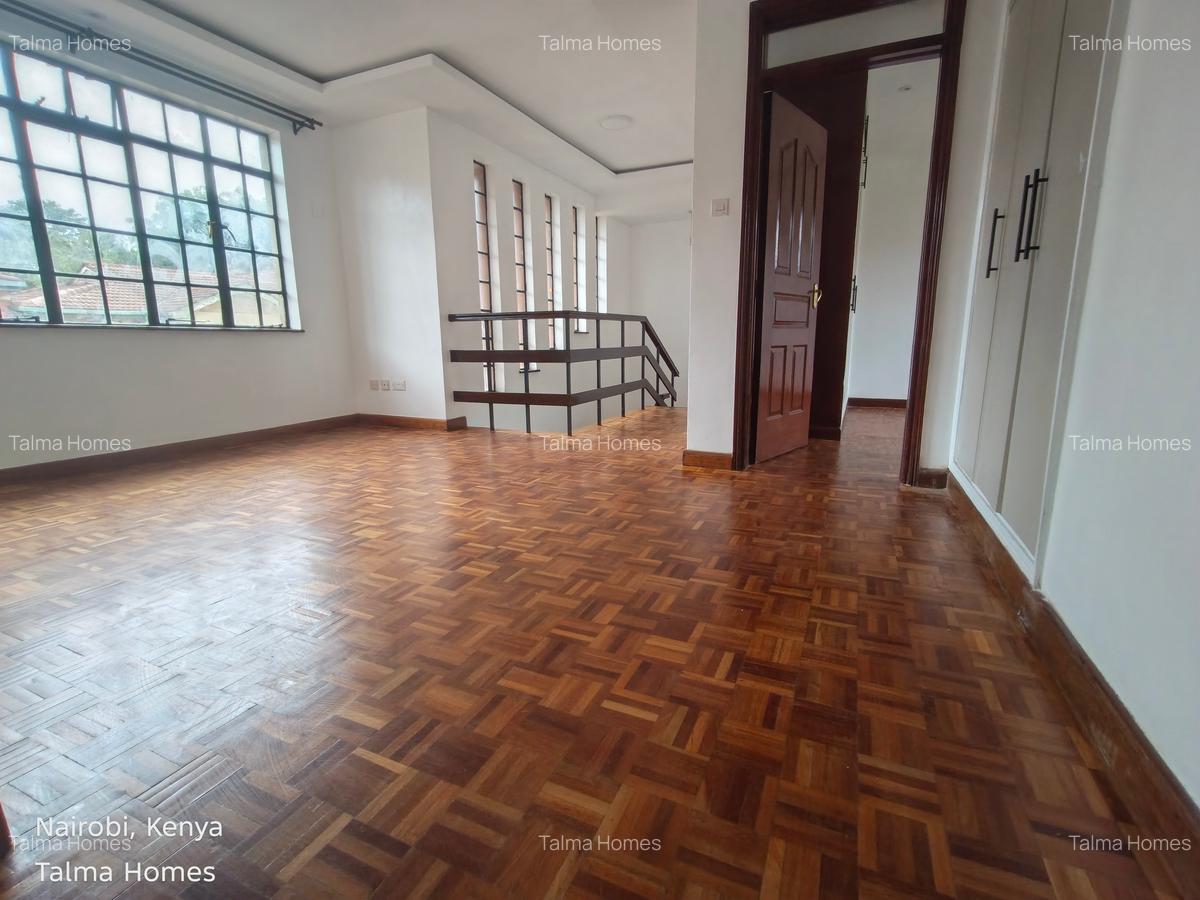 4 Bed Townhouse with En Suite at Lavington - 10