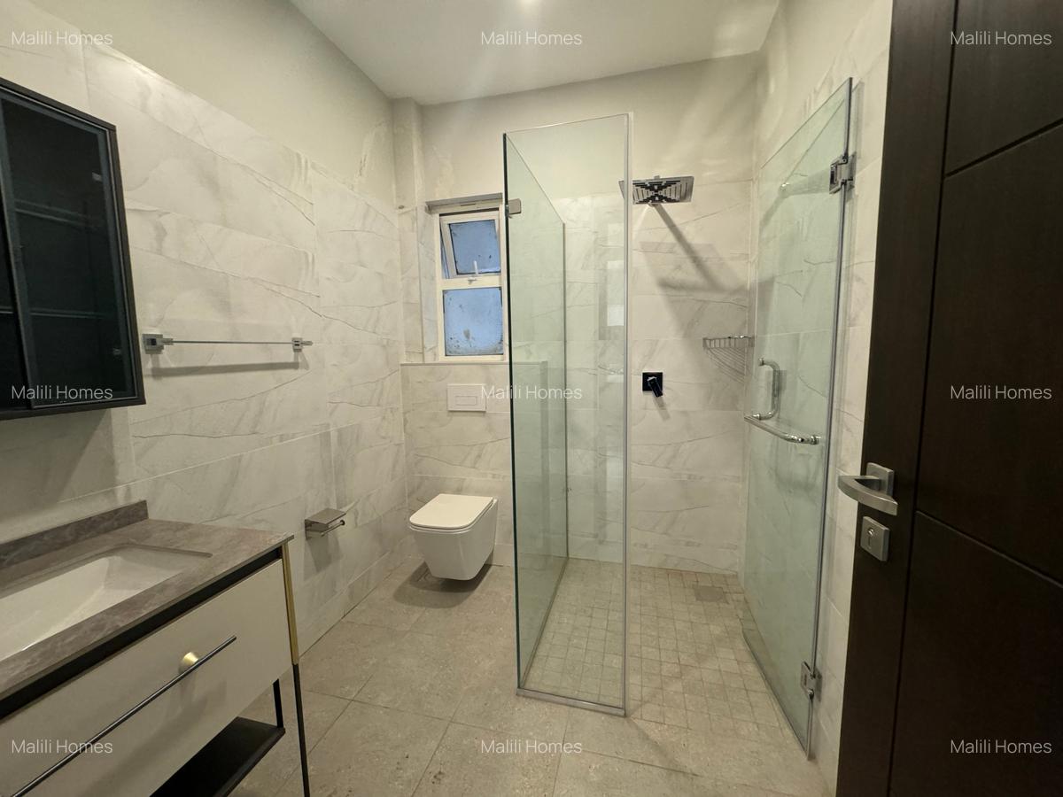 2 Bed Apartment in Riverside - 3