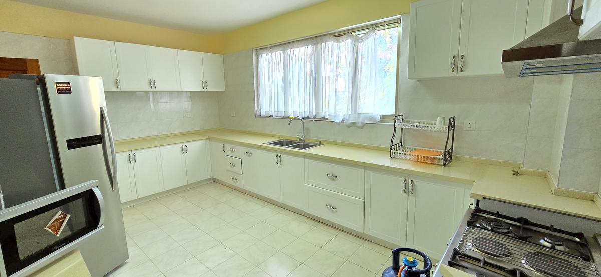 Serviced 3 Bed Apartment with En Suite at Hundreds Streets - 20