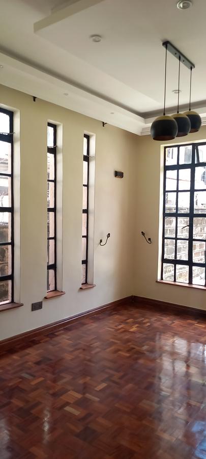 5 Bed Townhouse with En Suite in Lavington - 4