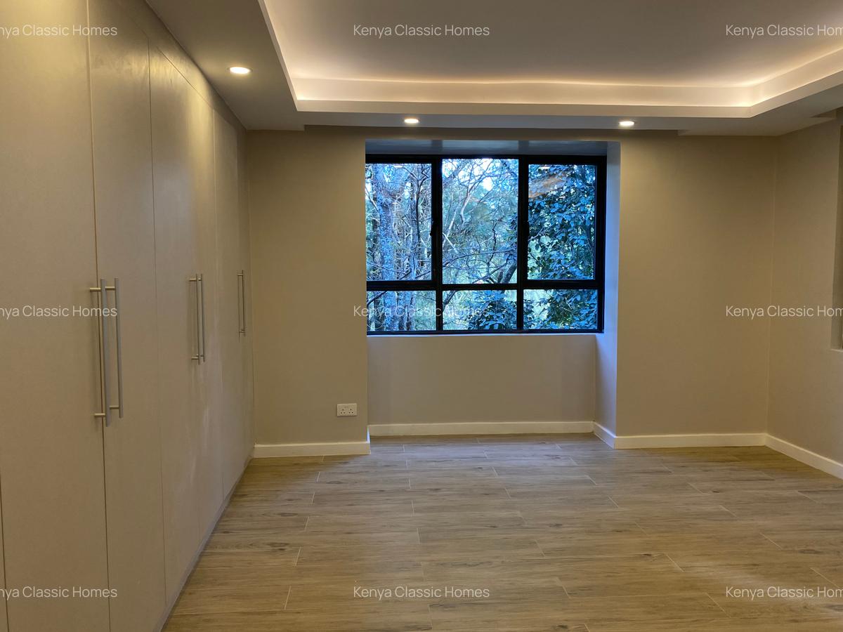 3 Bed Apartment with En Suite at Lavington - 15