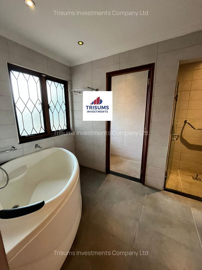 5 Bed Townhouse with En Suite in Gigiri - 14