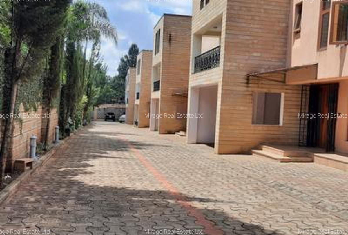 5 Bed Villa with En Suite in Lavington - 17