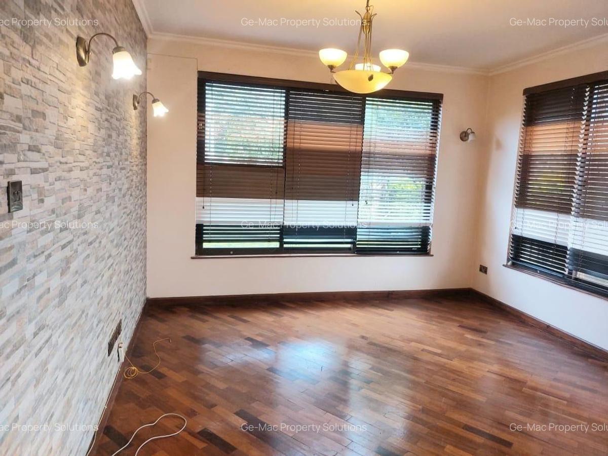 4 Bed House with En Suite in Garden Estate - 5