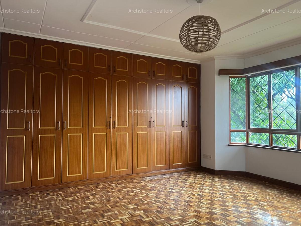 4 Bed Townhouse with En Suite in Brookside - 6