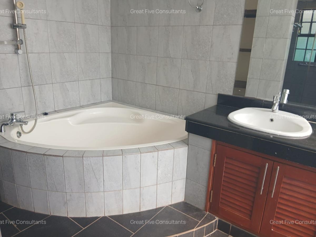 4 Bed Villa with En Suite in Runda - 13